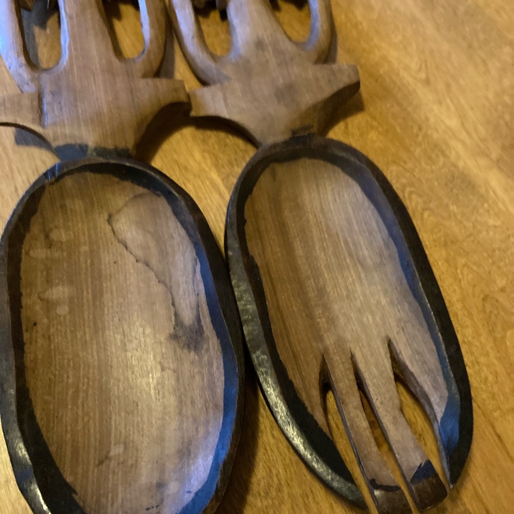 Vintage hand carved wooden spoon and fork salad set - Picture 4 of 7
